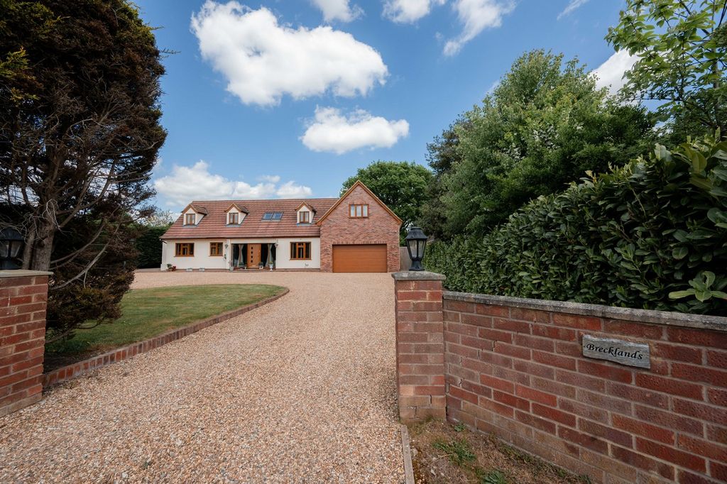 Property photo 1 of 31 Brecklands_0 14