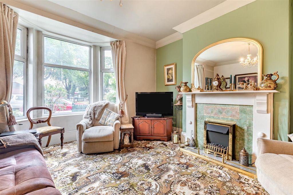 Property photo 3 of 30 8662258-Interior28.Jpg