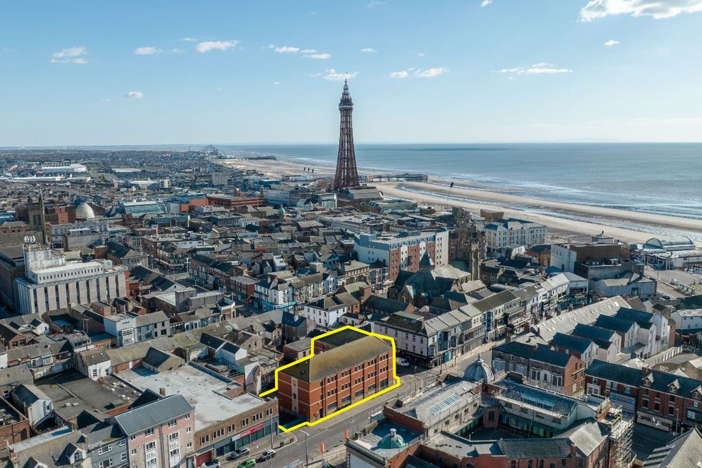 Property photo 2 of 5 43 Queen Street, Blackpool, Lancashire, Fy1 1HQ