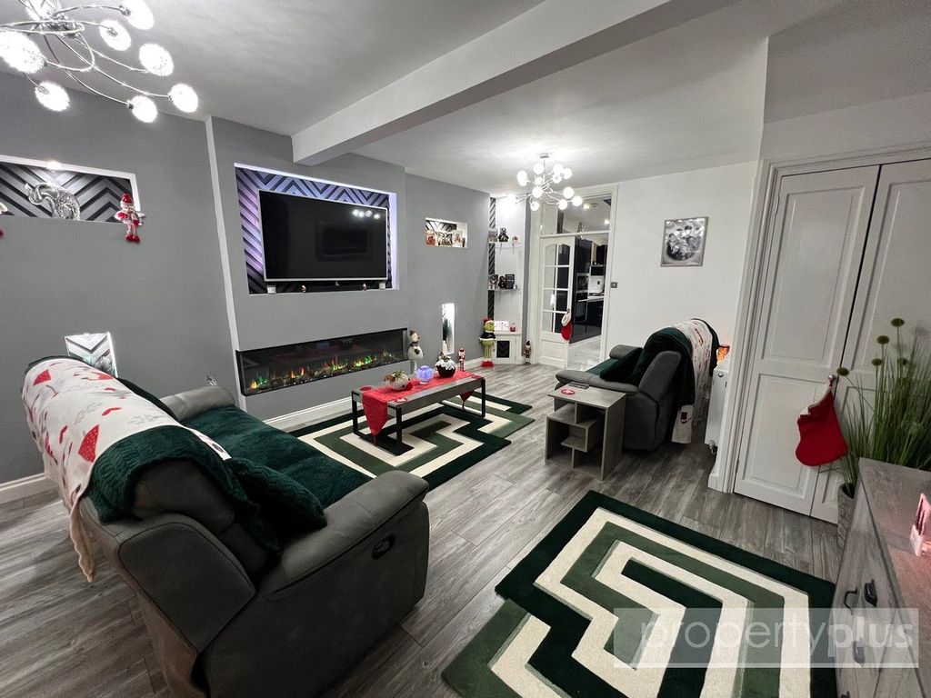 Property photo 2 of 19 Picture No. 14