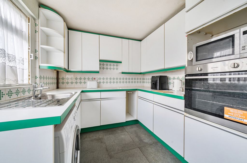 Property photo 2 of 20 1386184-10-692Ef9...