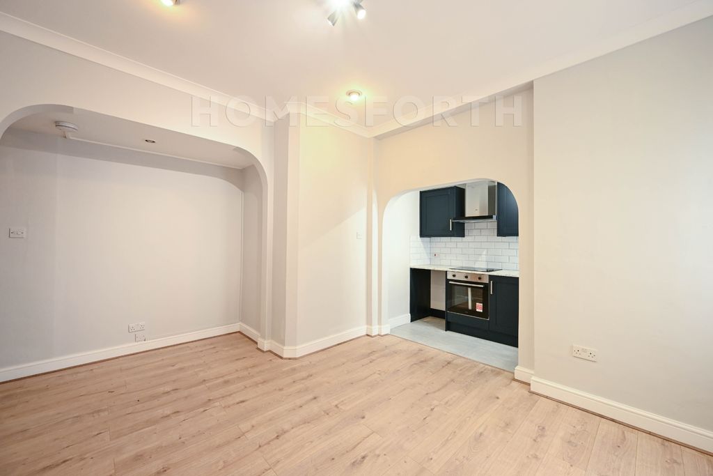Property photo 1 of 12 Photo 8