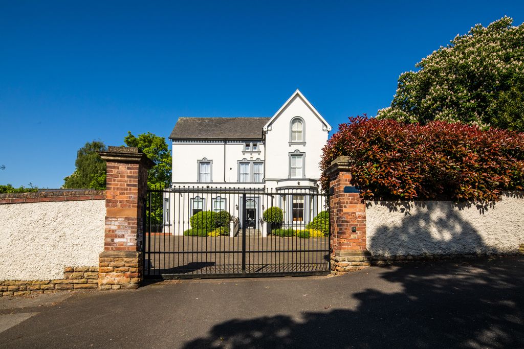 Property photo 1 of 13