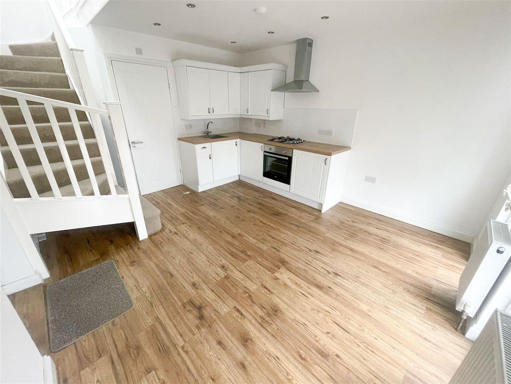 Property photo 2 of 7 Lounge/Kitchen Area