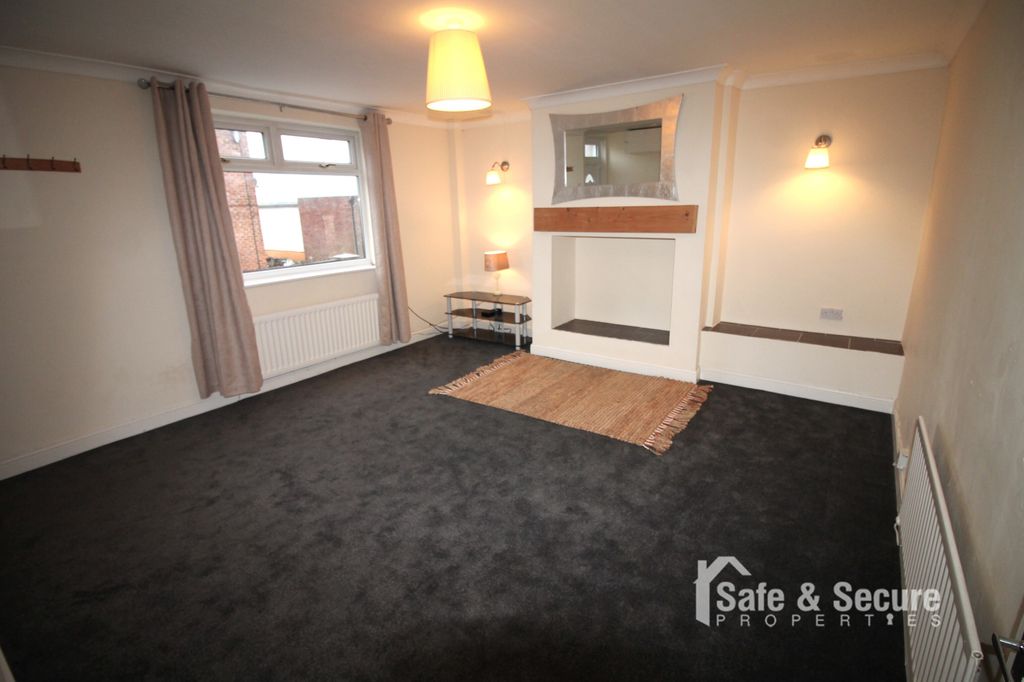 Property photo 3 of 11 Living Room (2)