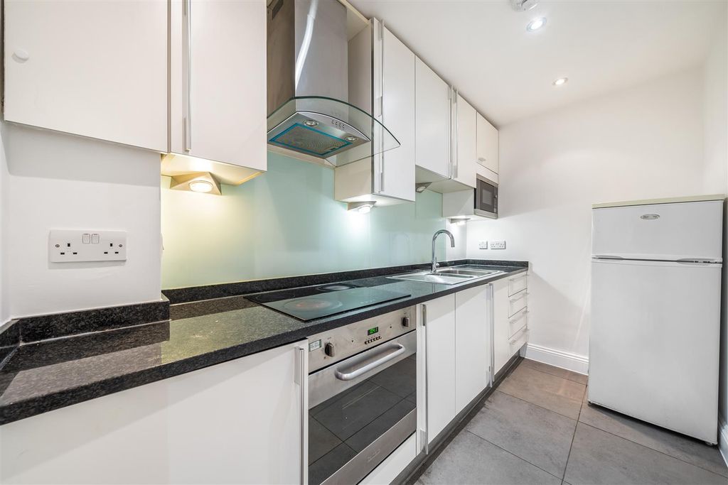 Property photo 3 of 12