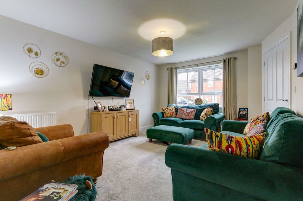 Property photo 3 of 17