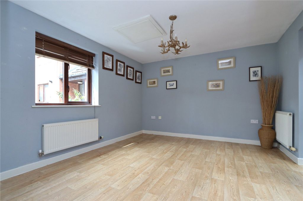 Property photo 3 of 18 Picture No. 04