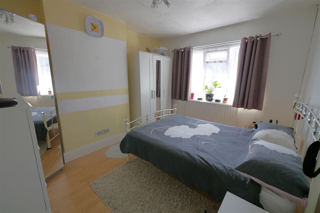 Property photo 3 of 18 Bedroom 1