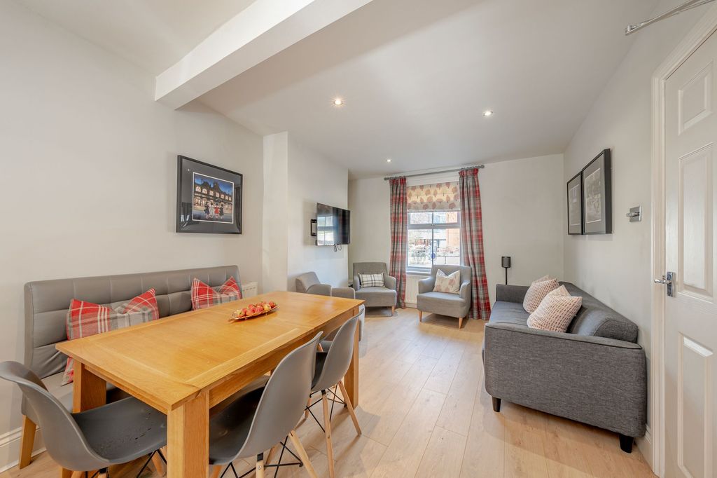 Property photo 2 of 25