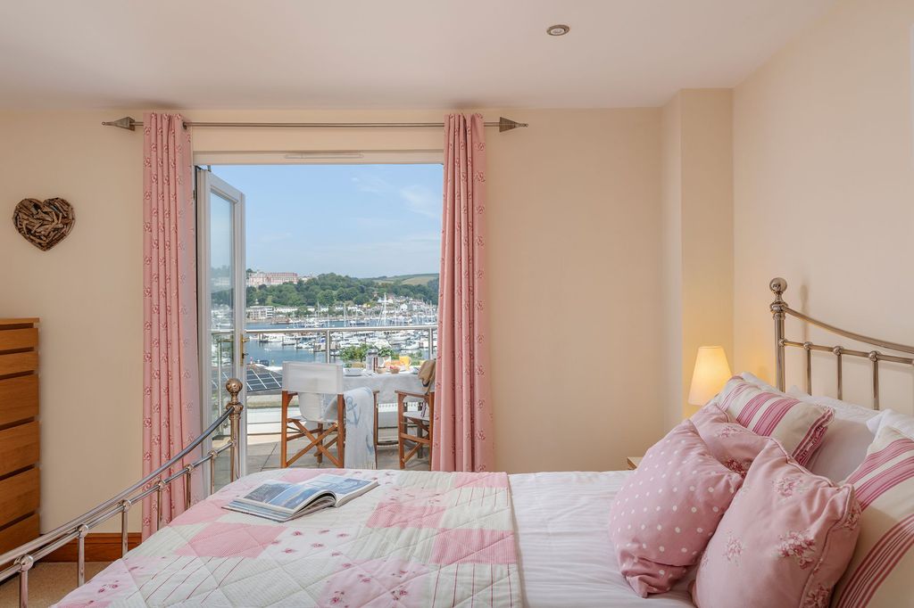 Property photo 3 of 10 2 Elm Cottages, Brixham Road, Kingswear_Main Bedroom