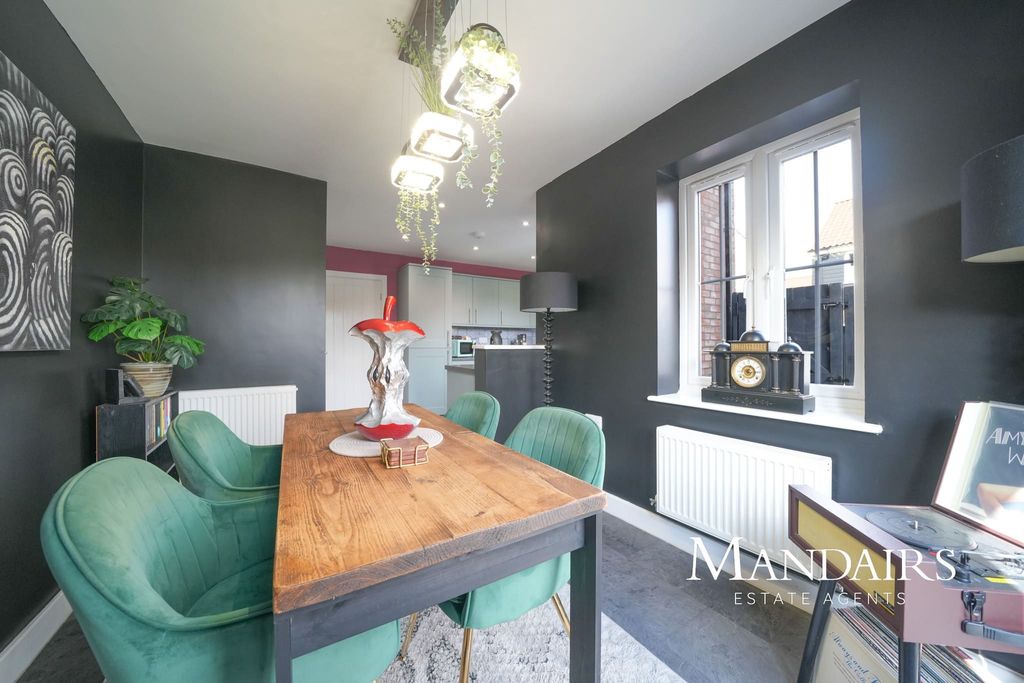 Property photo 1 of 28