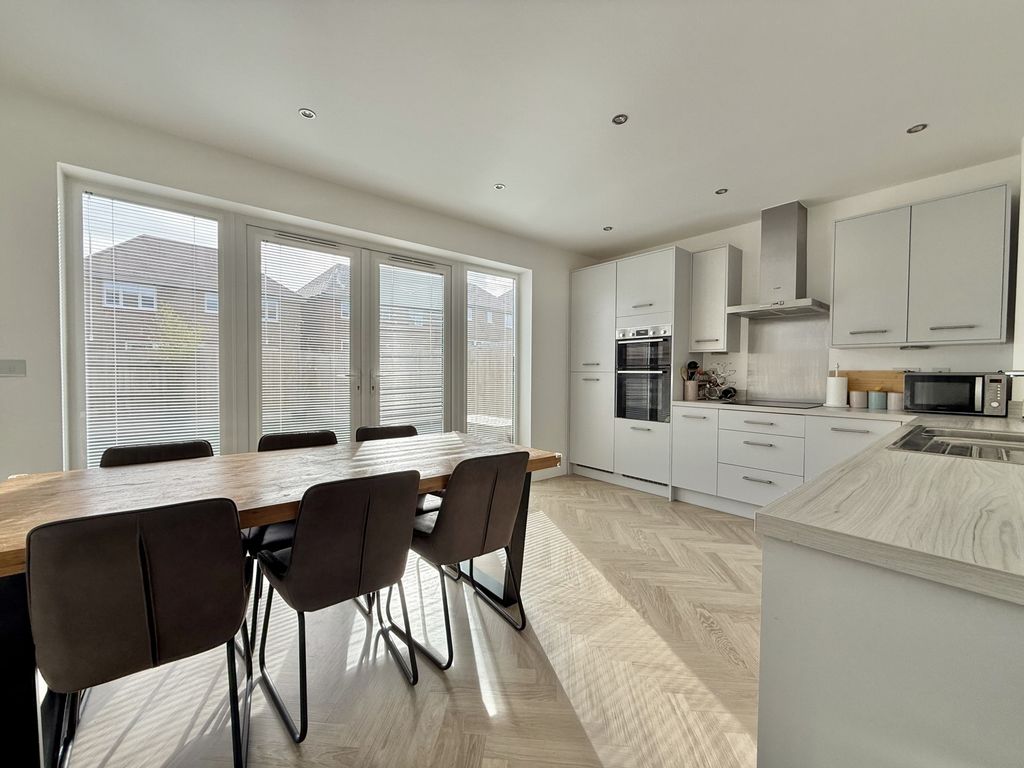 Property photo 3 of 20 Photo 6