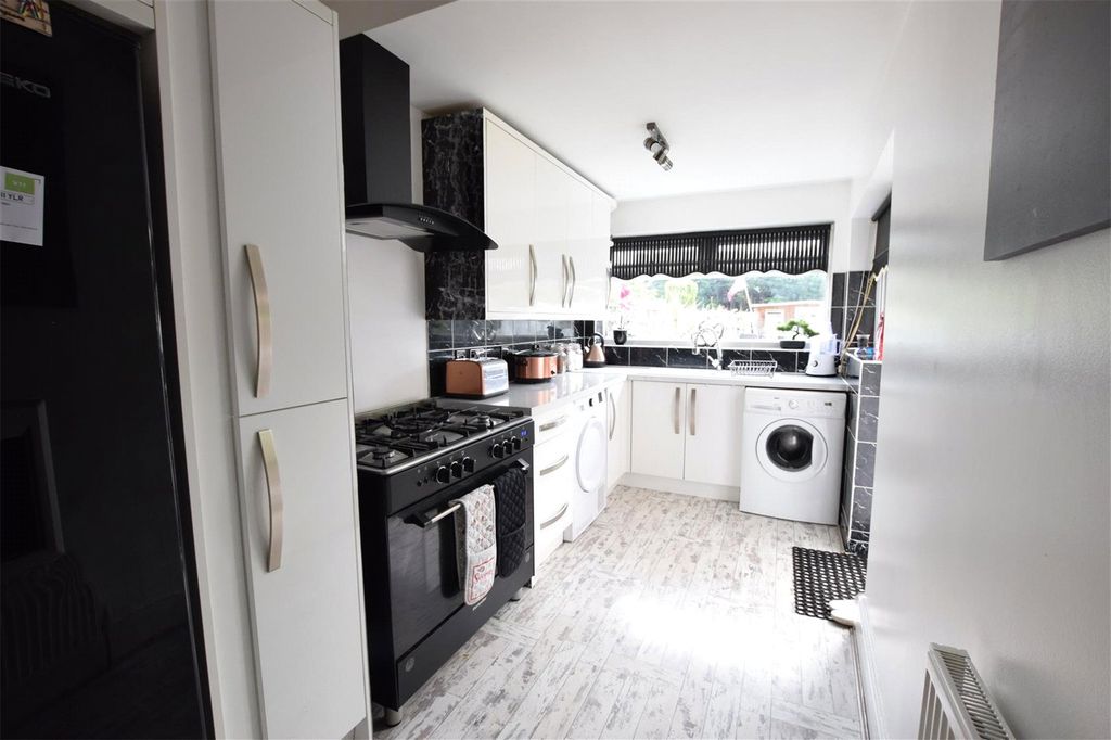 Property photo 2 of 18 Kitchen