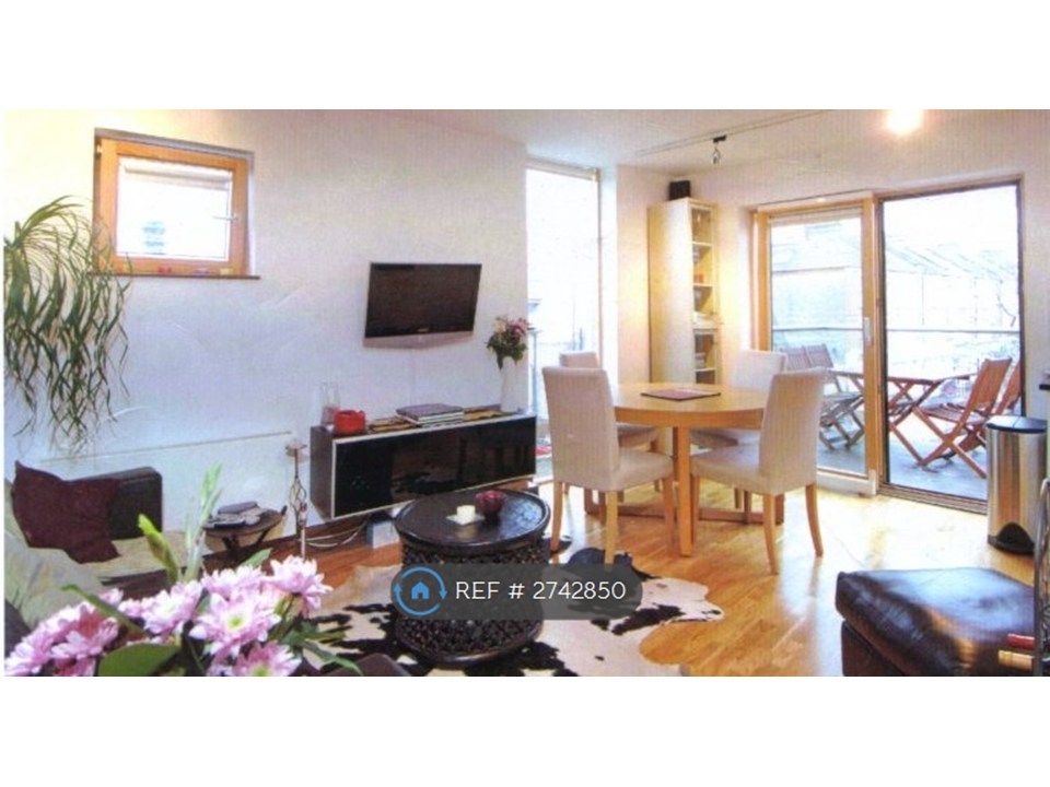 Property photo 2 of 23 Lounge