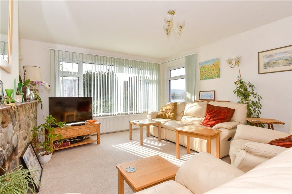 Property photo 1 of 13 Lounge