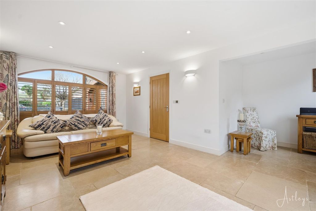 Property photo 2 of 33 03-P1040908.Jpg