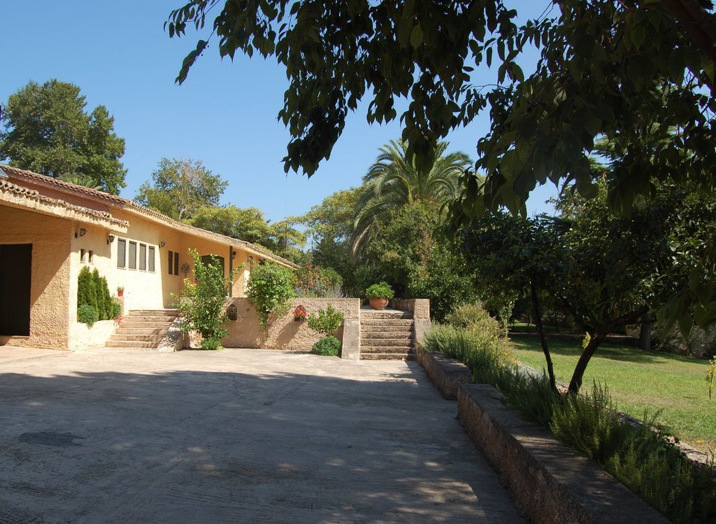 Property photo 1 of 18 Image: 0
