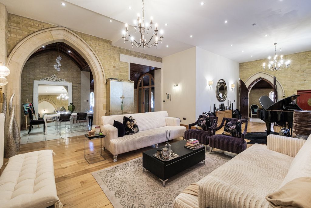 Property photo 2 of 39