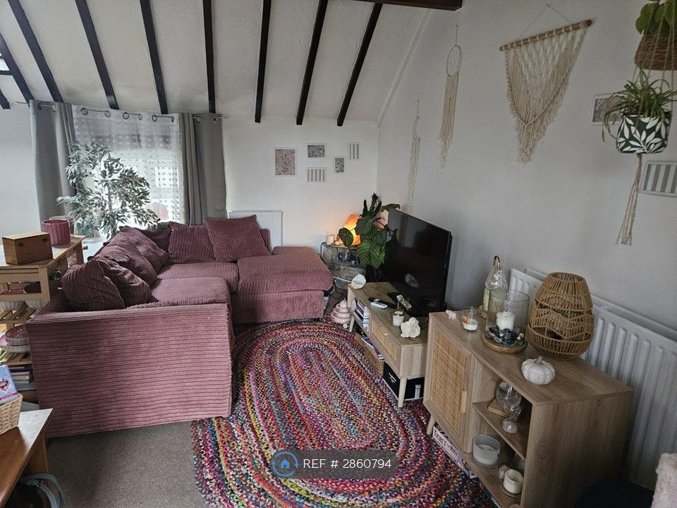 Property photo 2 of 6 Cottage Living Room