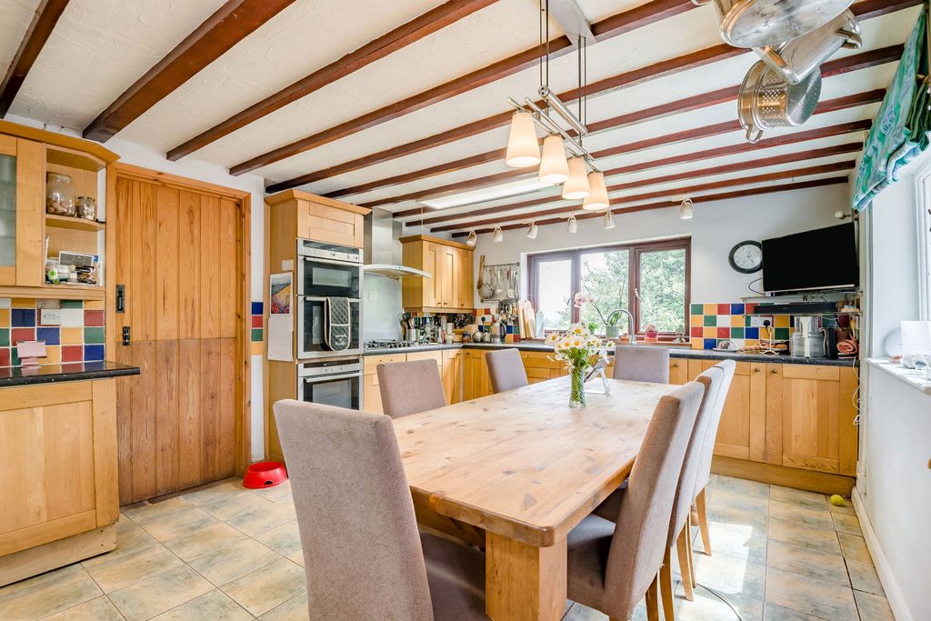 Property photo 2 of 31