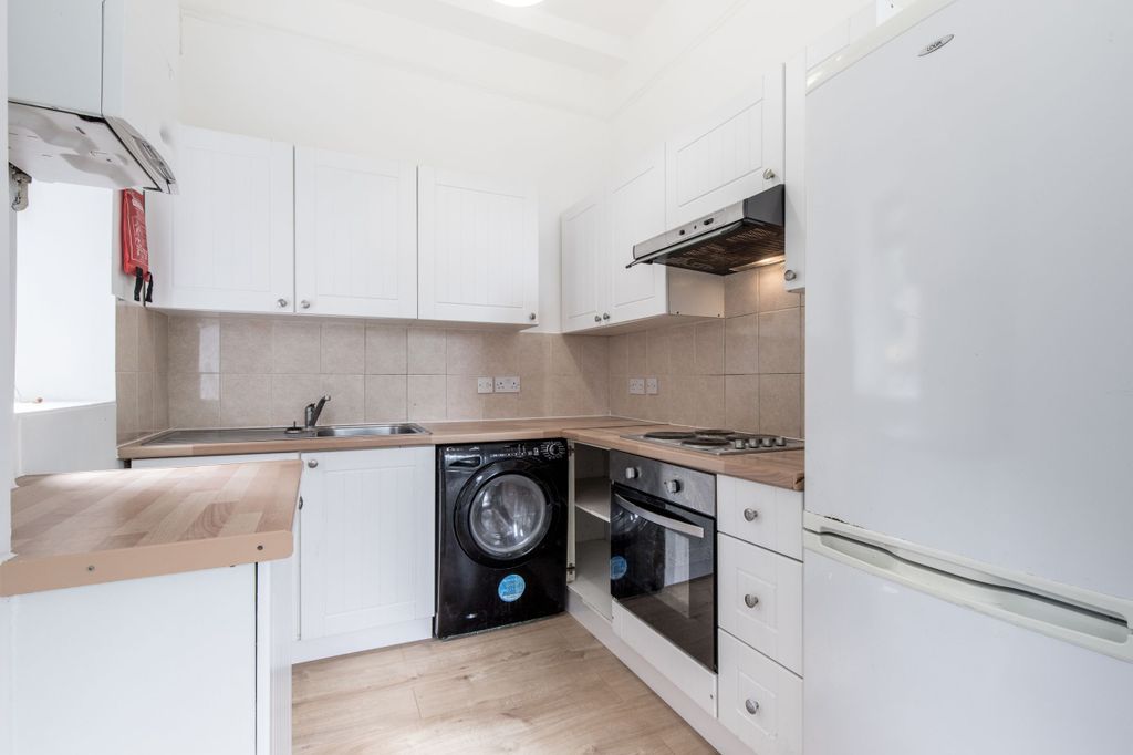 Property photo 1 of 11 Kitchen