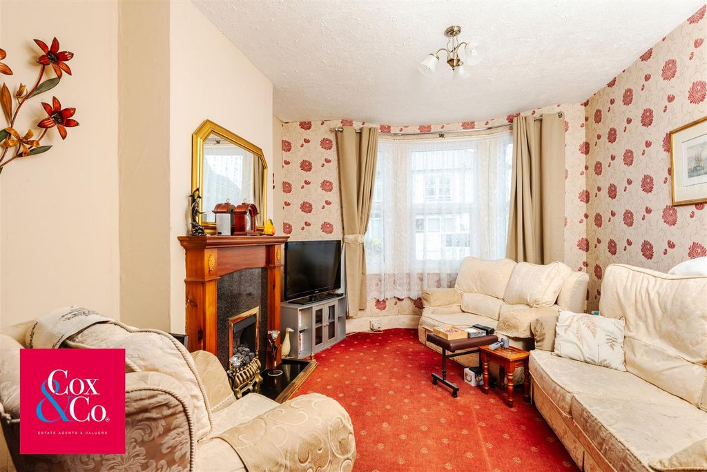 Property photo 2 of 13 81O_4809.Jpg