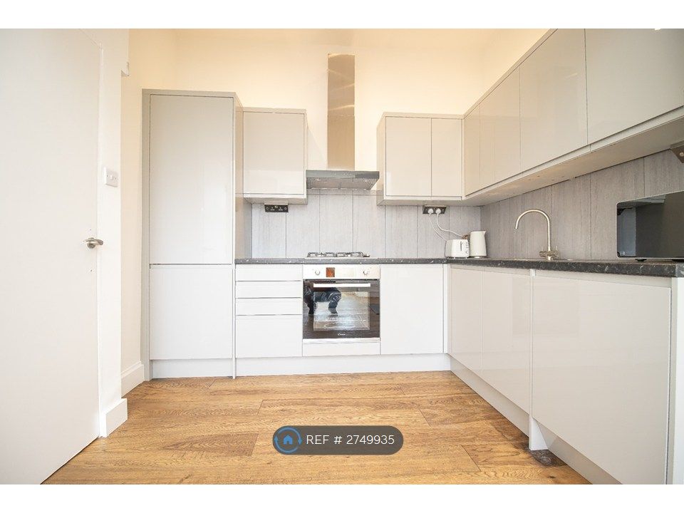 Property photo 3 of 14 Fitted Kitchen