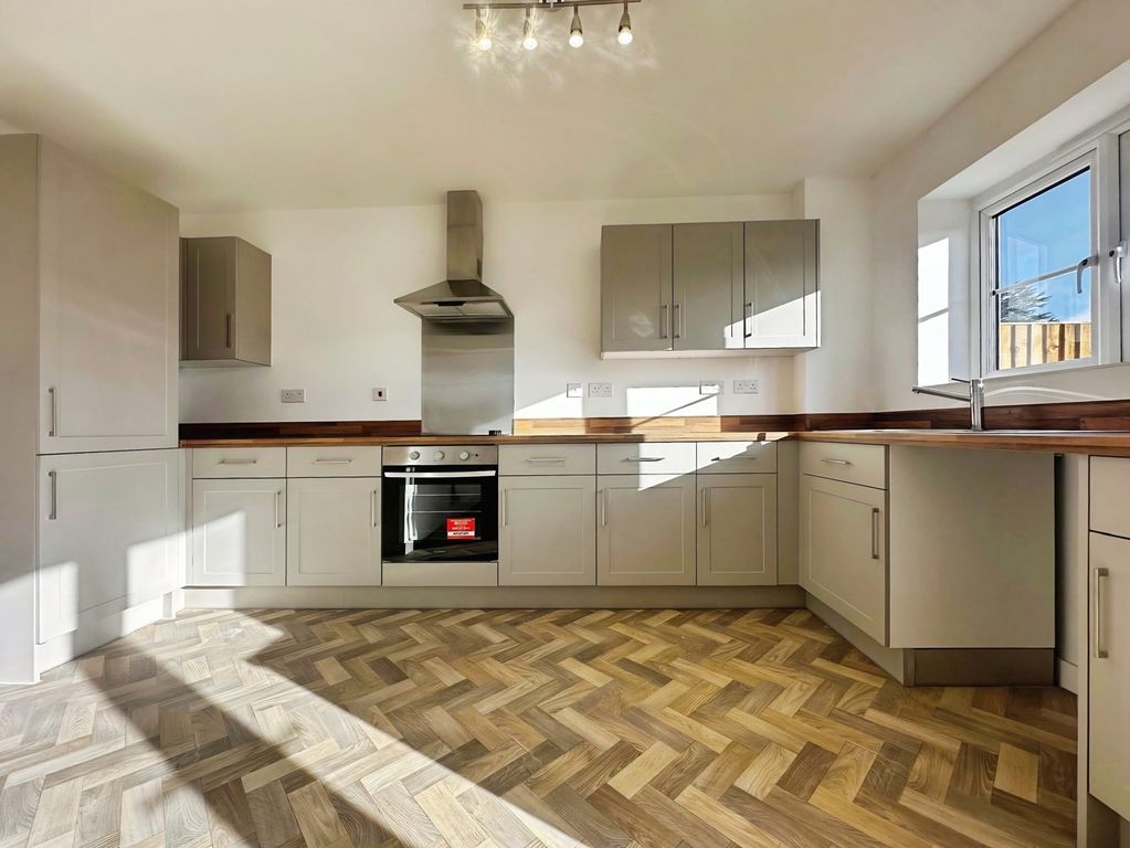 Property photo 3 of 11 Kitchen Diner