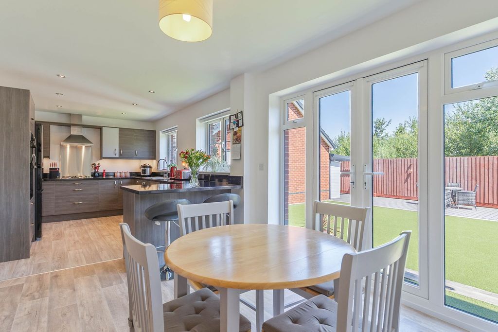 Property photo 2 of 34
