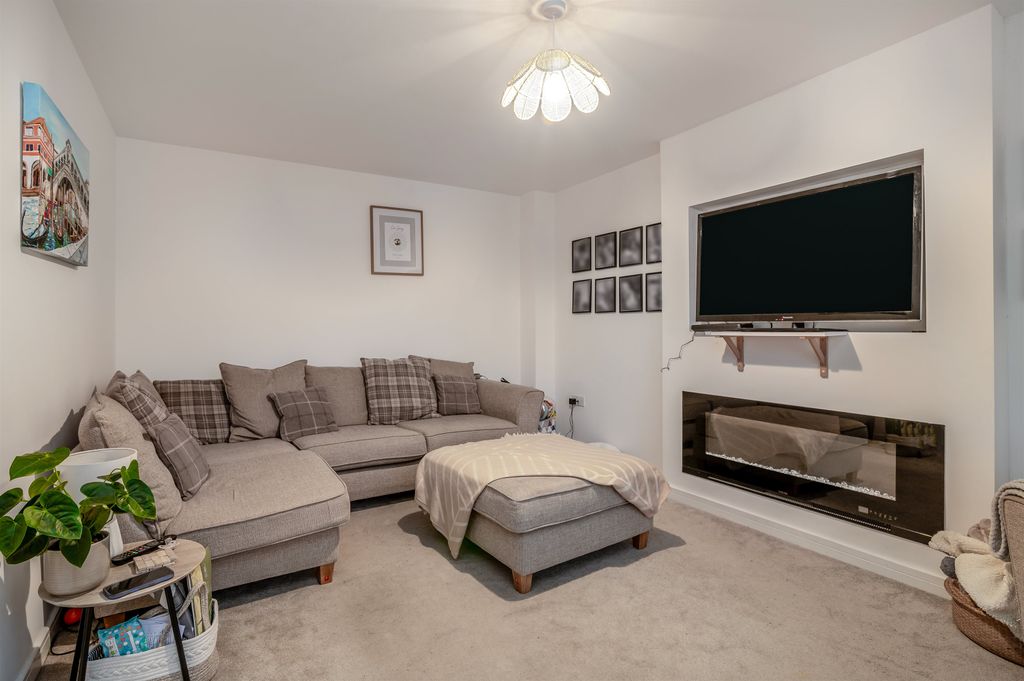 Property photo 3 of 23