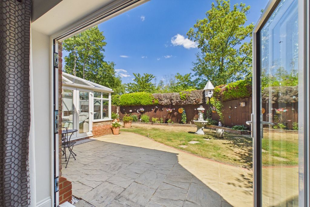 Property photo 3 of 28 Picture No. 05