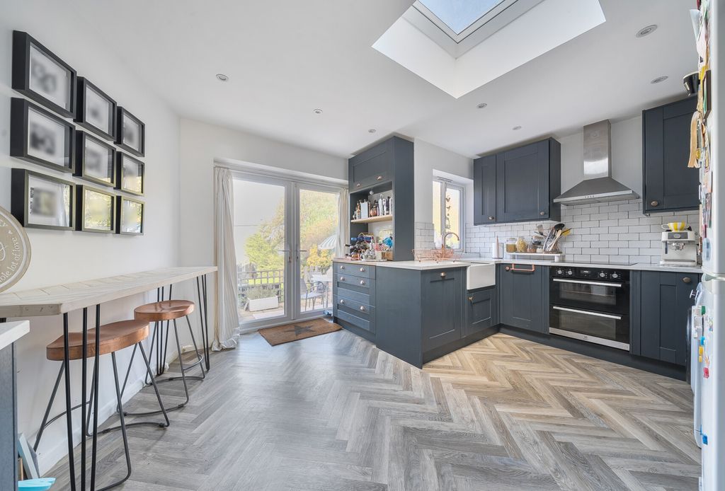 Property photo 2 of 14 1371404-7-68Fb845...