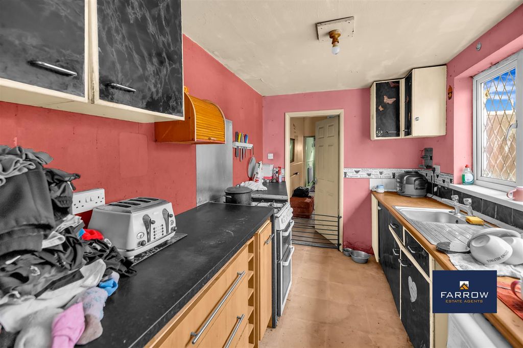 Property photo 2 of 15 Kitchen