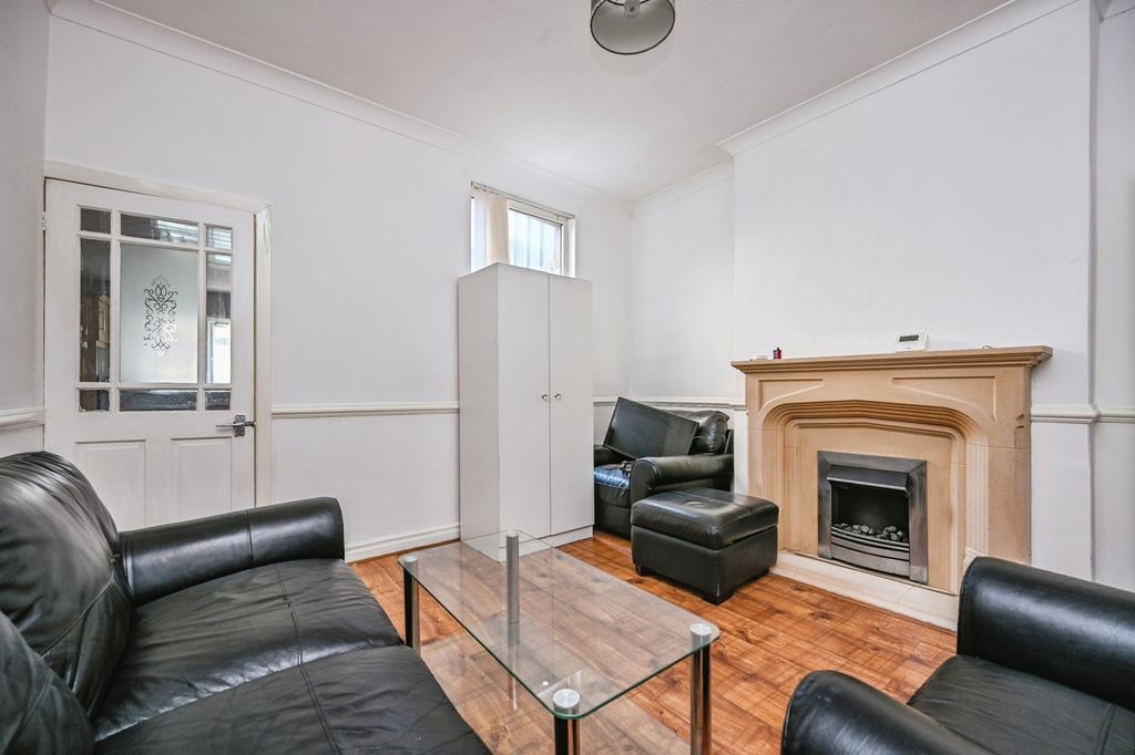 Property photo 3 of 10 Pbox-Img.Jpg