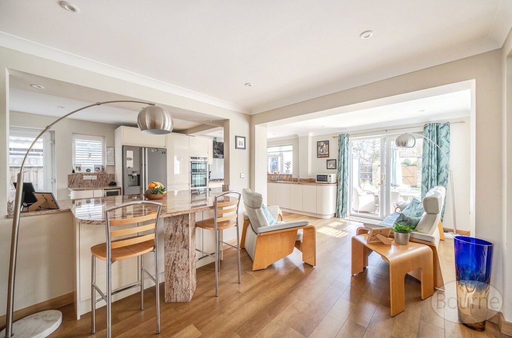 Property photo 2 of 29 Picture No. 17