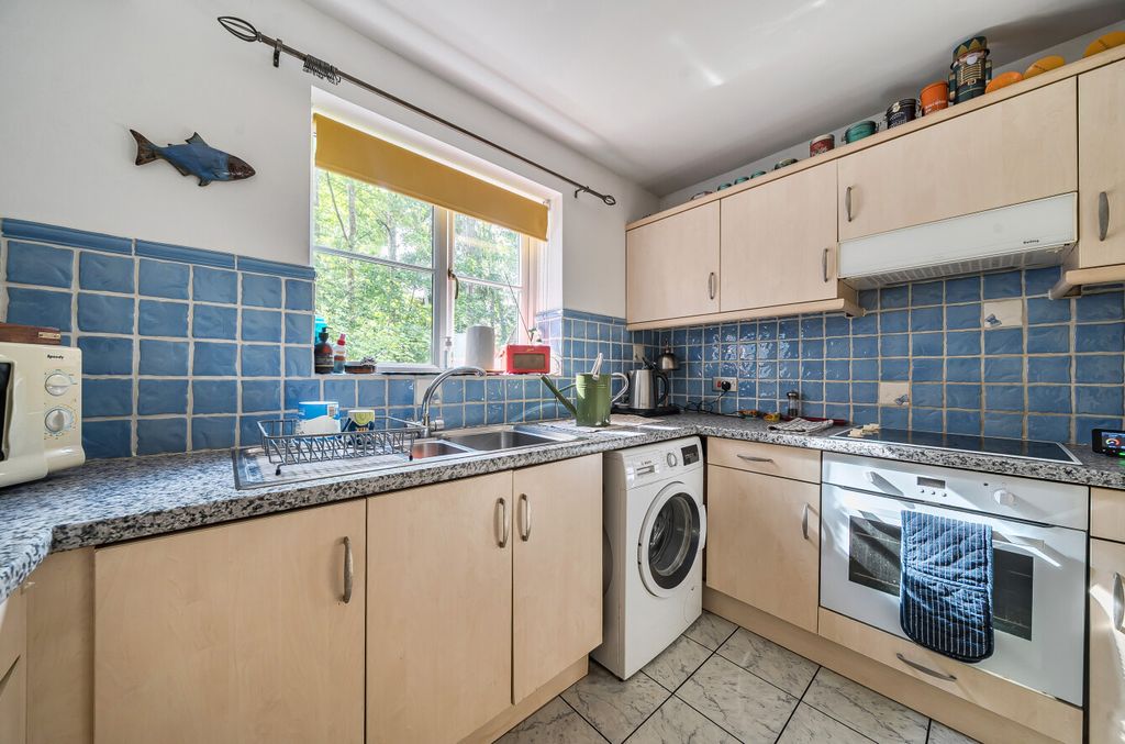 Property photo 2 of 18 1349913-17-68c040...
