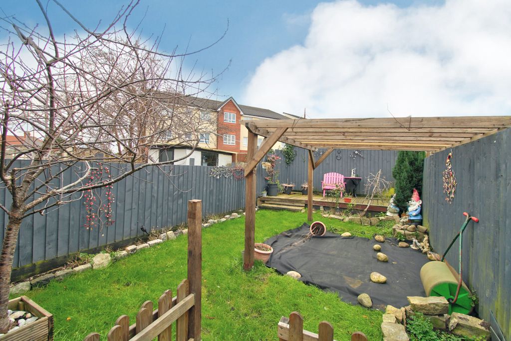 Property photo 2 of 16 DC2EE347-F73D-4599-A200-50848F6F51CC