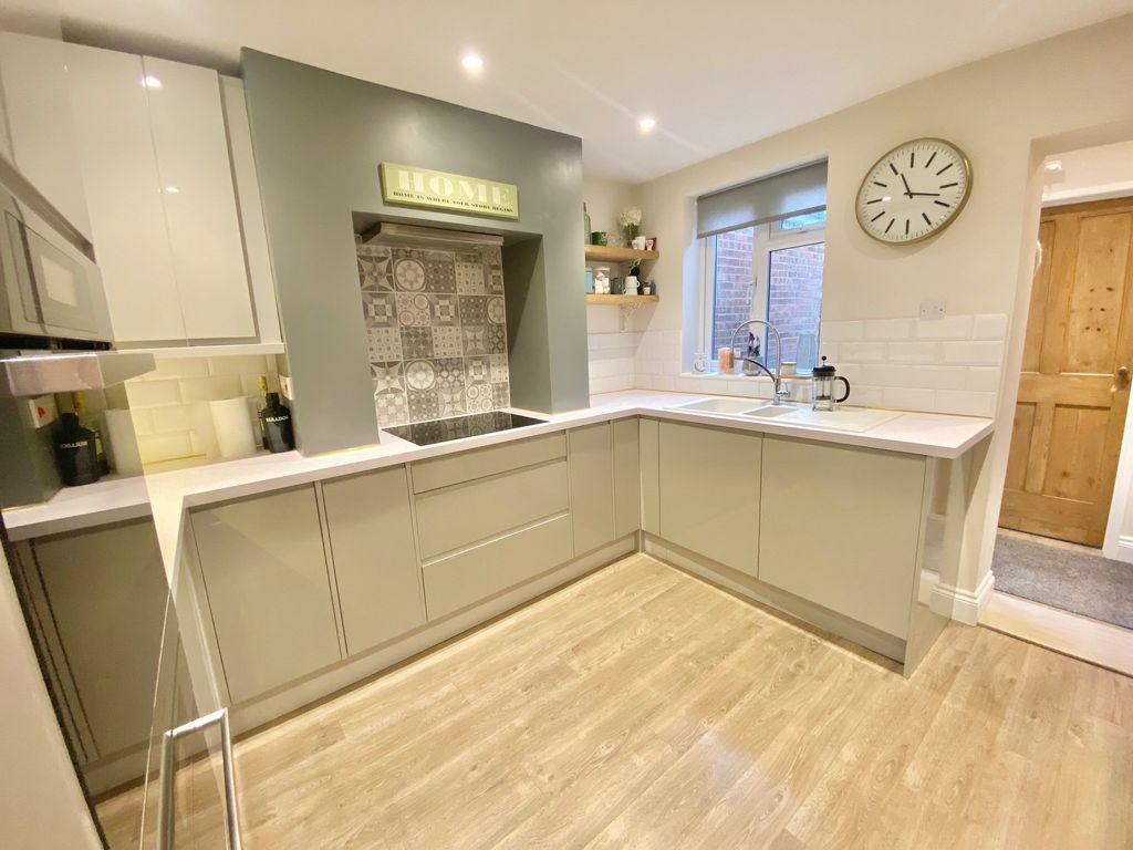 Property photo 2 of 14 Kitchen