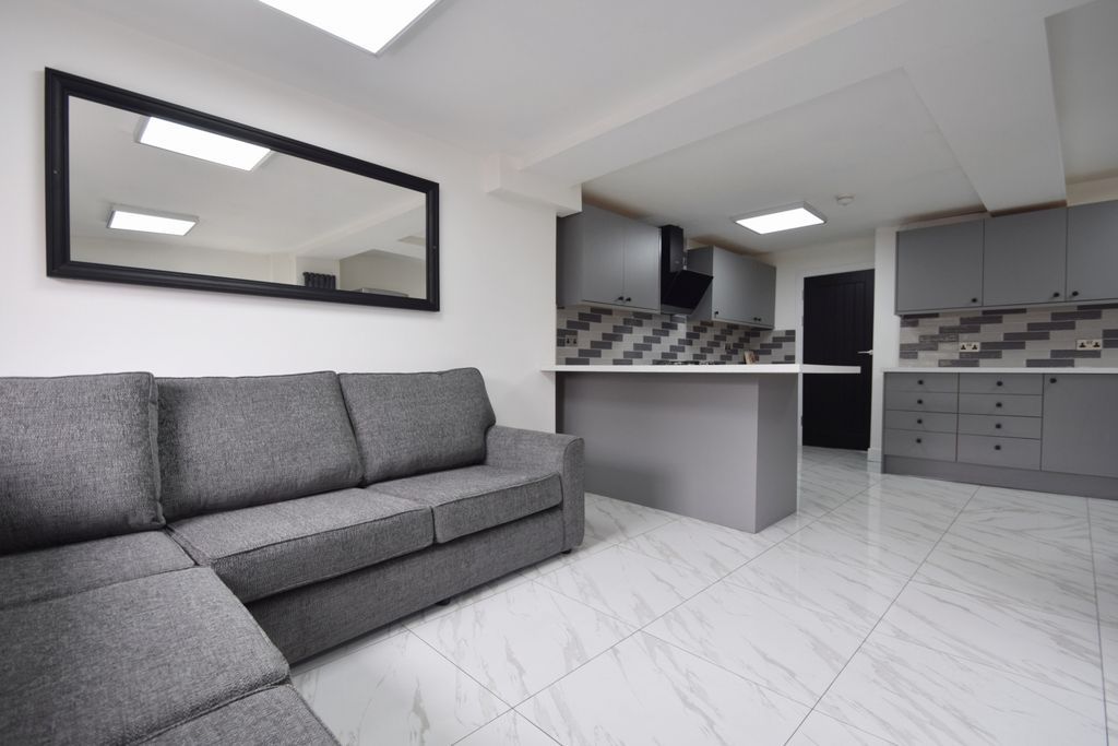 Property photo 3 of 15 Photo 14