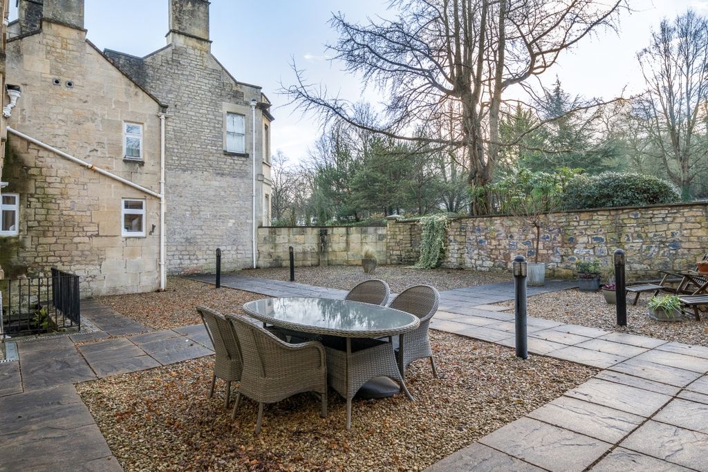 Property photo 2 of 24