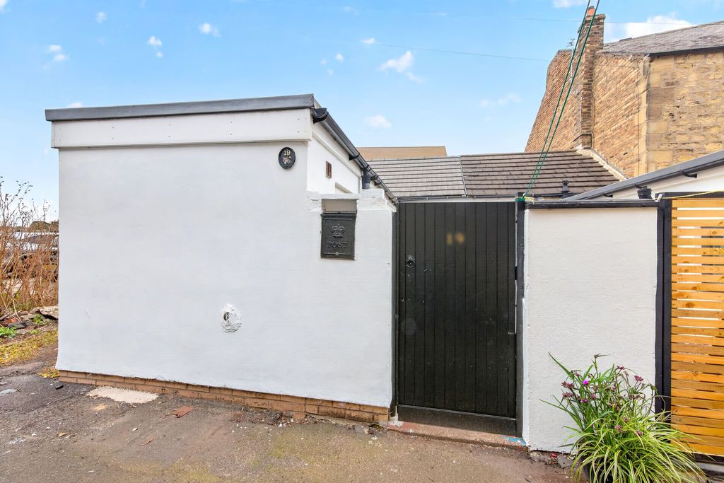 Property photo 3 of 19 Photo 9