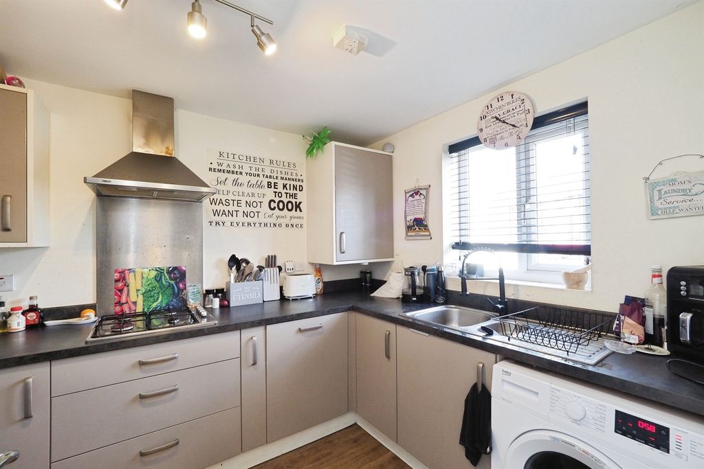 Property photo 2 of 17
