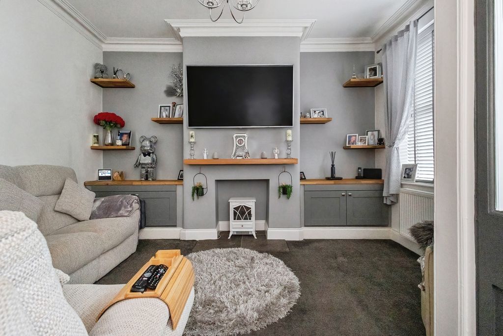 Property photo 3 of 33 Pbox-Img.Jpg