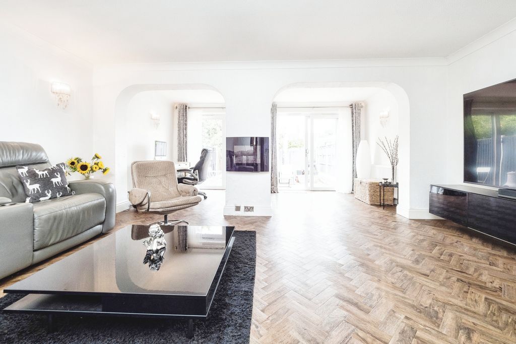 Property photo 3 of 15 Lounge Diner