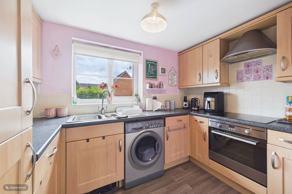 Property photo 2 of 9 Kitchen