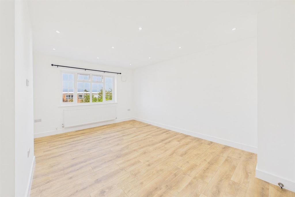 Property photo 2 of 10 Cam02700G0-Pr0357-Still004.Jpg