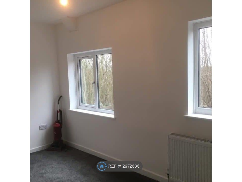 Property photo 3 of 6 Room 3