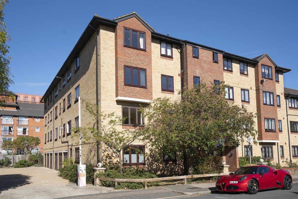 Property photo 1 of 5 Cloisters House, Griffiths Road, Sw19 1Ss External