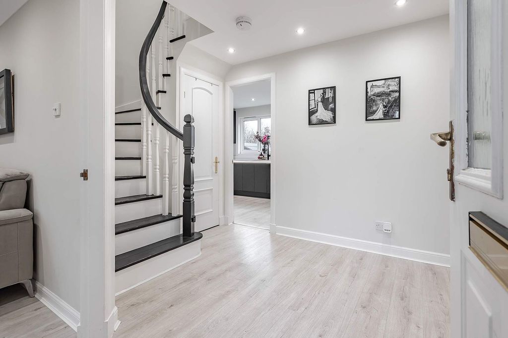 Property photo 2 of 28 Hallway